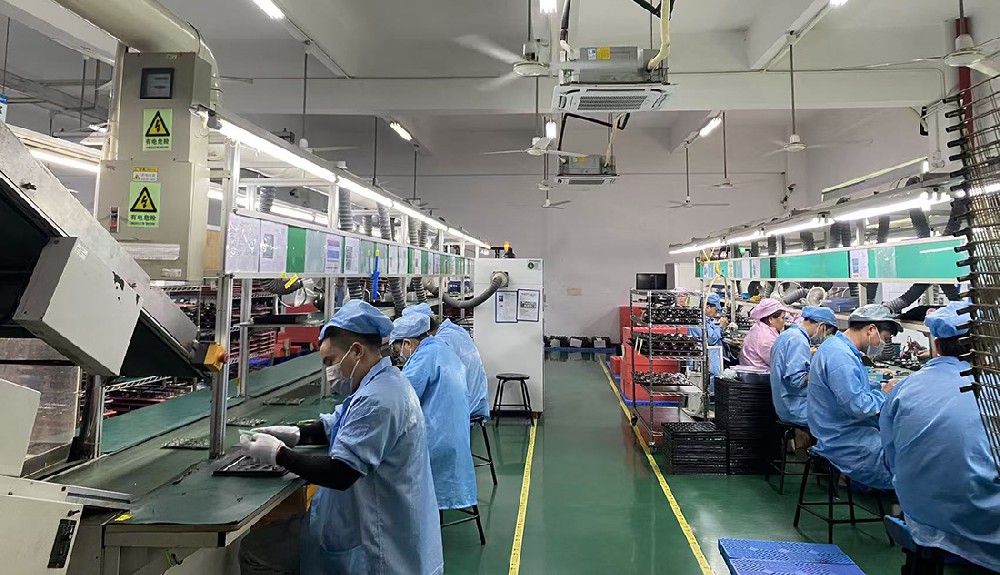 SMT貼片加工手工點膠和自動點膠的區(qū)別及PCBA加工品質(zhì)升級的關(guān)鍵抉擇？